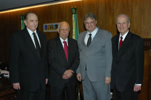 Pres. Monson, Vice-Presidente do Brasil José de Alencar, Deputado Federal Morôni Torgan e Élder Russell M. Nelson