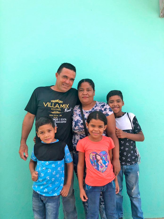 Família de venezuelanos que está prevista para chegar na cidade no próximo sábado (11) – Divulgação