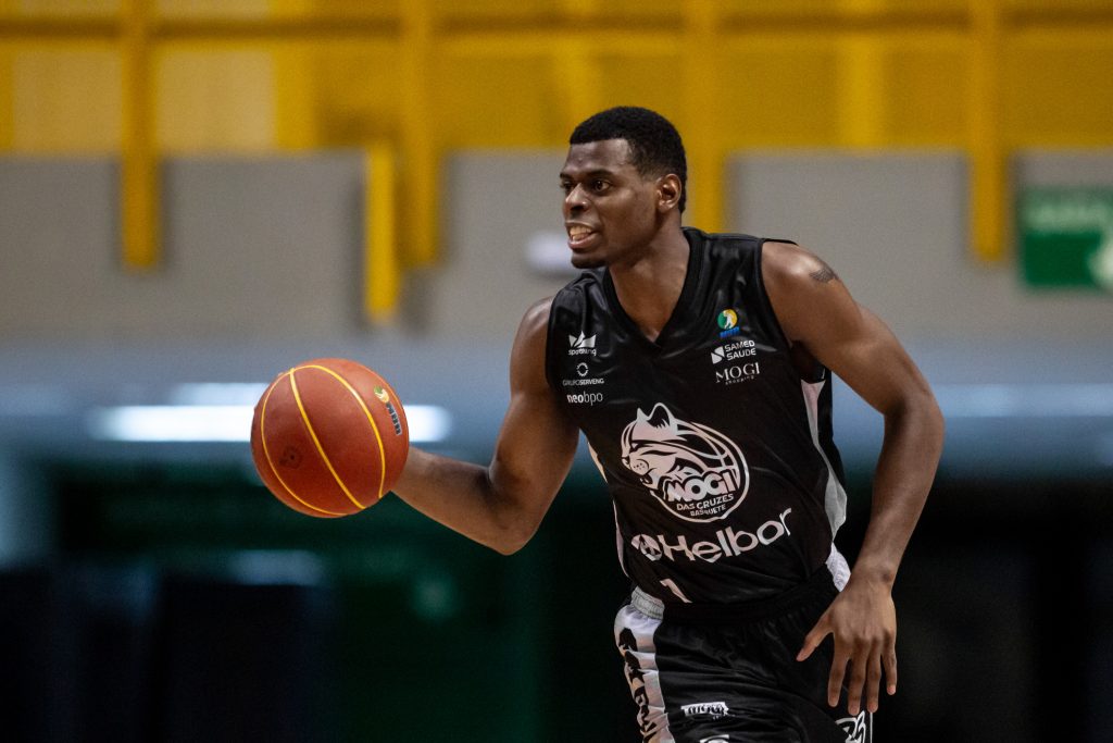 Atleta SUD Gio Deodato é cestinha em jogo de Mogi x Basquete Cearense