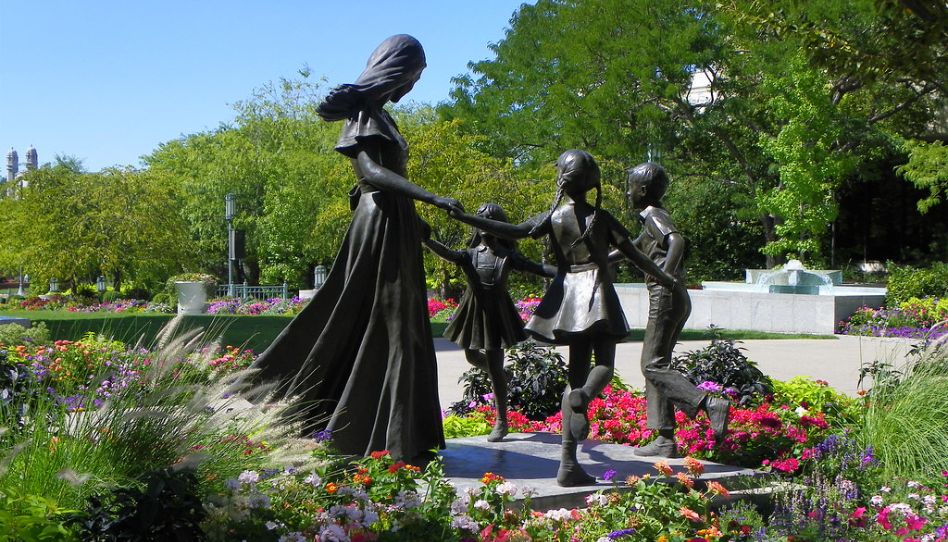 Estatua no templo de Salt Lake, lugar onde as pessoas podem receber a investidura do templo.