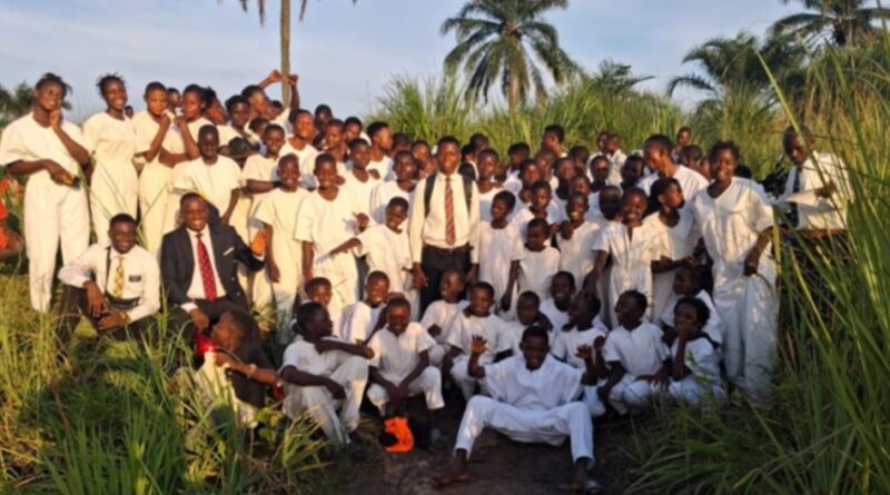 Mais de 180 pessoas são batizadas na República Democrática do Congo