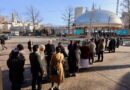Pessoas esperam em fila pelo funeral do falecido Presidente Jeffrey R. Holland, Presidente do Quórum dos Doze Apóstolos de A Igreja de Jesus Cristo dos Santos dos Últimos Dias, no Tabernáculo de Salt Lake na Praça do Templo, em Salt Lake City, na quarta-feira, 31 de dezembro de 2025. Jeffrey D. Allred, for the Deseret News